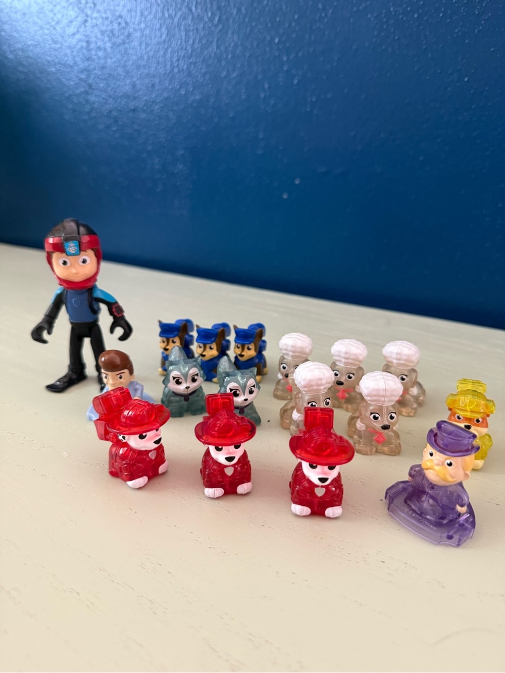 Lot of 17 Paw Patrol Micro Movers Mini Figurines Movie Dogs Ryder Scuba Suit